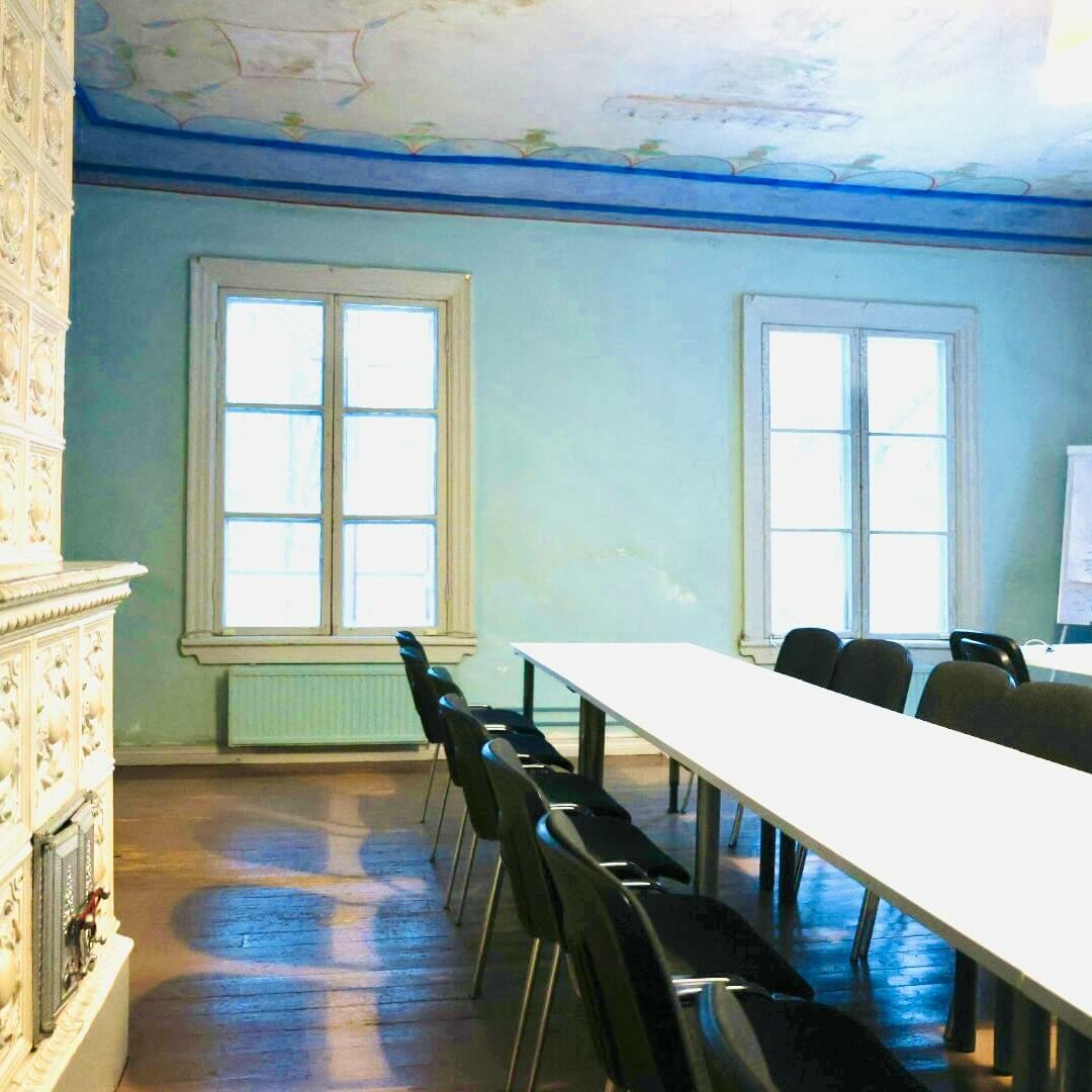 Kartanon päärakennuksen juhlasali kokoustilana