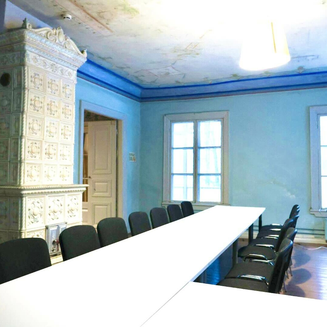 Kartanon päärakennuksen juhlasali kokoustilana